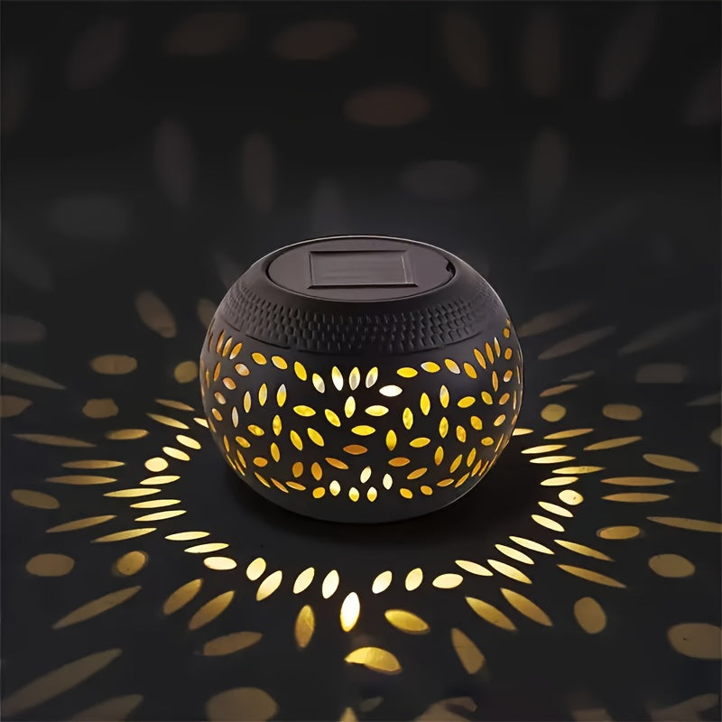 Lampe de table solaire boule en fer ajouré, motif de feuilles