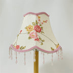 Abat-jour cloche imprimé de roses, galon et pampilles roses, Ø 25 cm