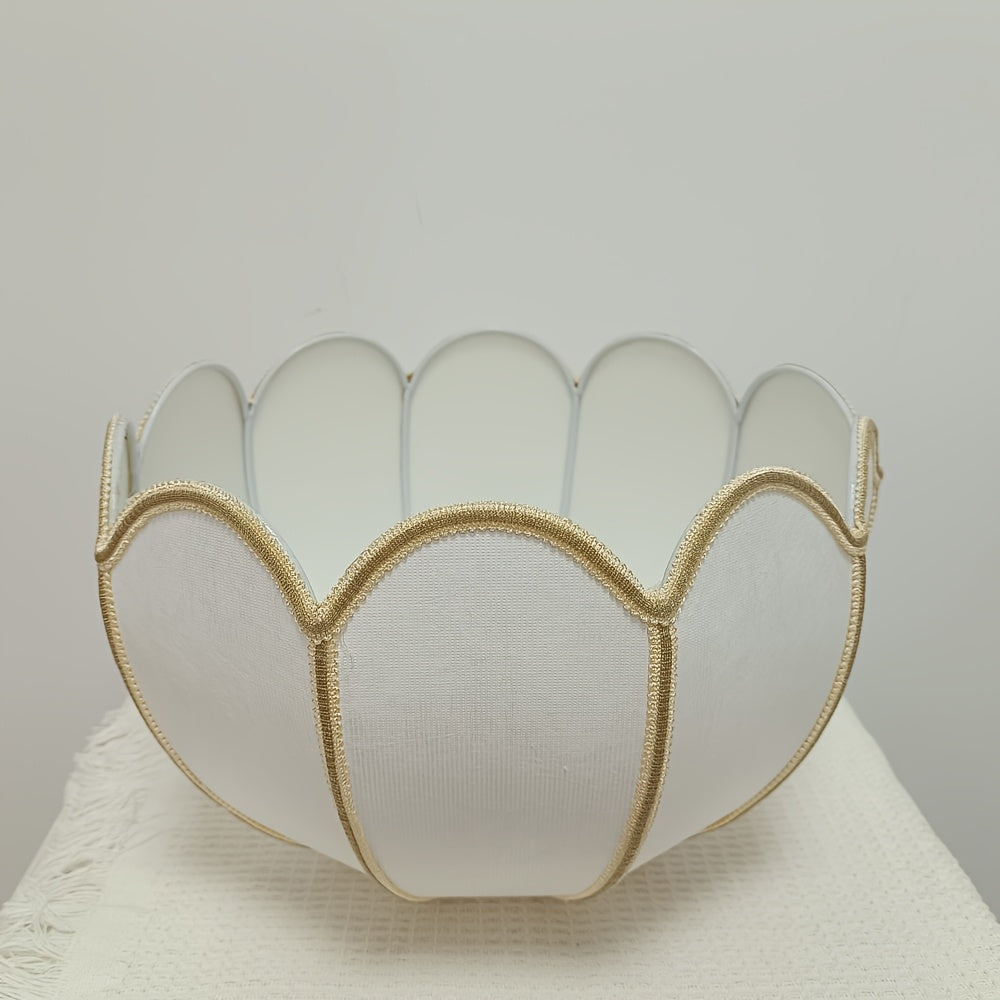 Abat-jour à pétales en tissu blanc et galon doré, Ø 33 x H 23 cm