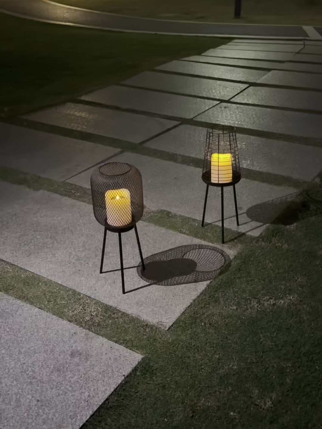 Lanterne solaire grillagée sur trépied, effet bougie, 40 cm