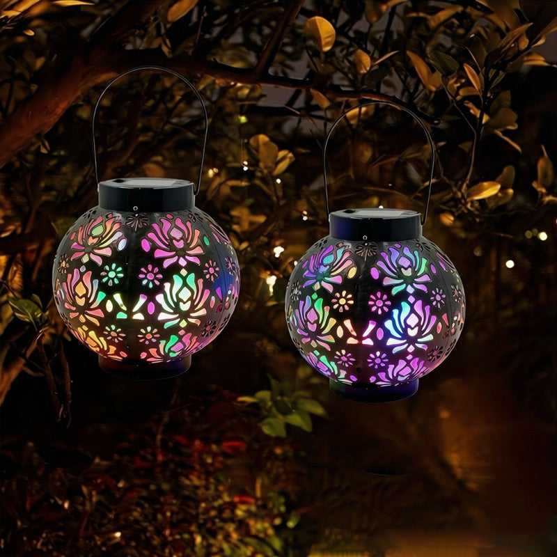 Lanterne solaire boule ajourée finition laiton ou noire, lumière RVB