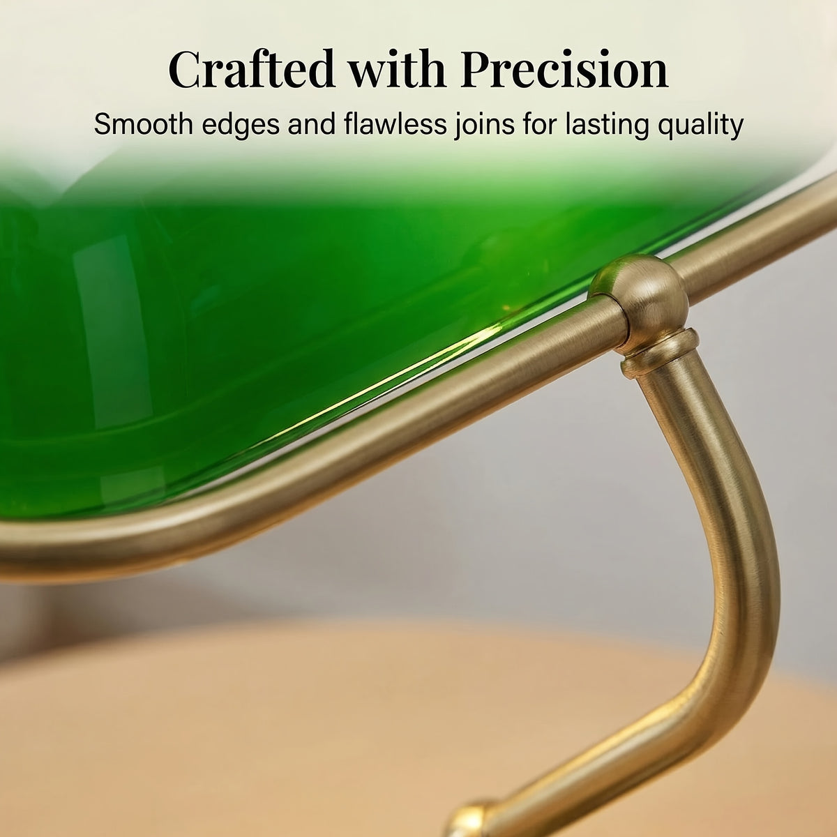 Lampe de banquier traditionnelle verte, bras laiton et USB, 38 cm