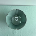 Abat-jour à bord ondulé vert-de-gris et galon doré, Ø 33 cm