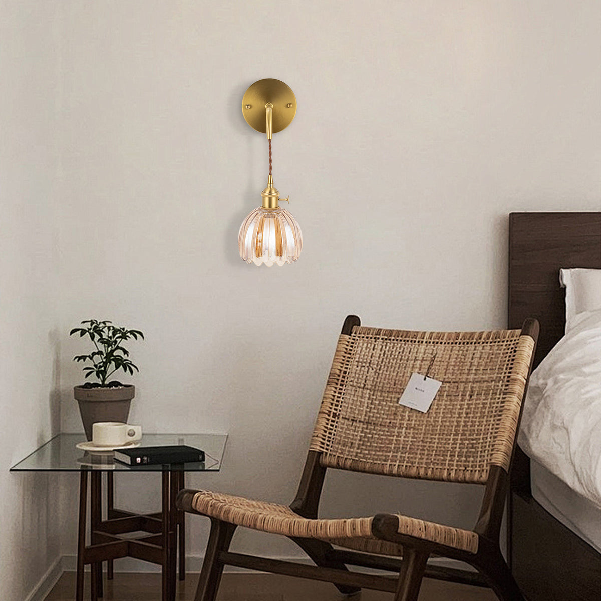 Un point lumineux rétro près du lit
