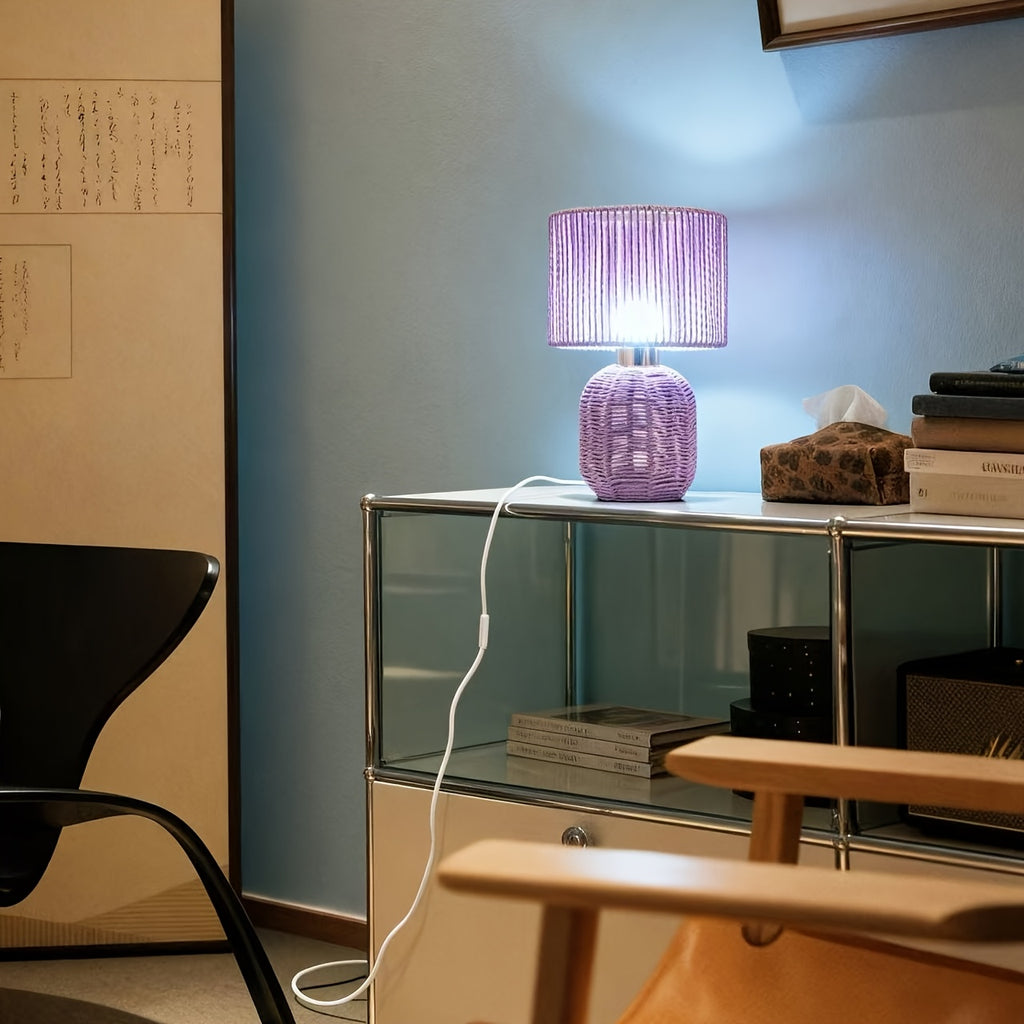 Lampe de chevet violette tressée, pied galbé et abat-jour tambour