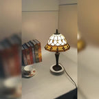 Lampe de table en vitrail ambré et ivoire, pied en résine, E27