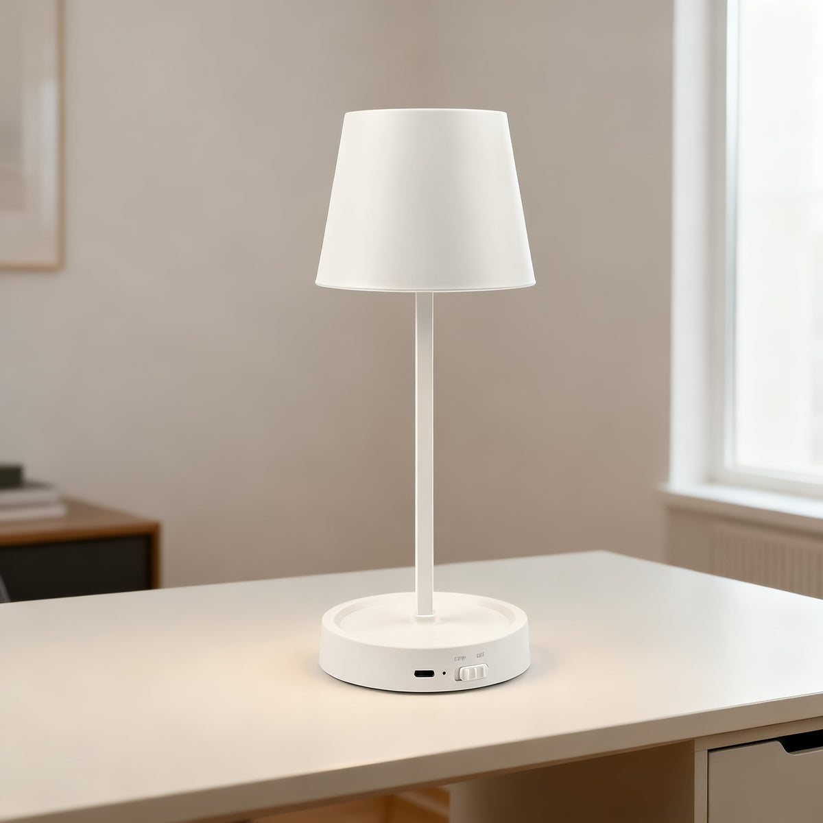 Une lampe d'appoint pour bureau et salle à manger