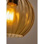 Suspension globe côtelé et perle de verre, rose, bleu, gris ou ambre