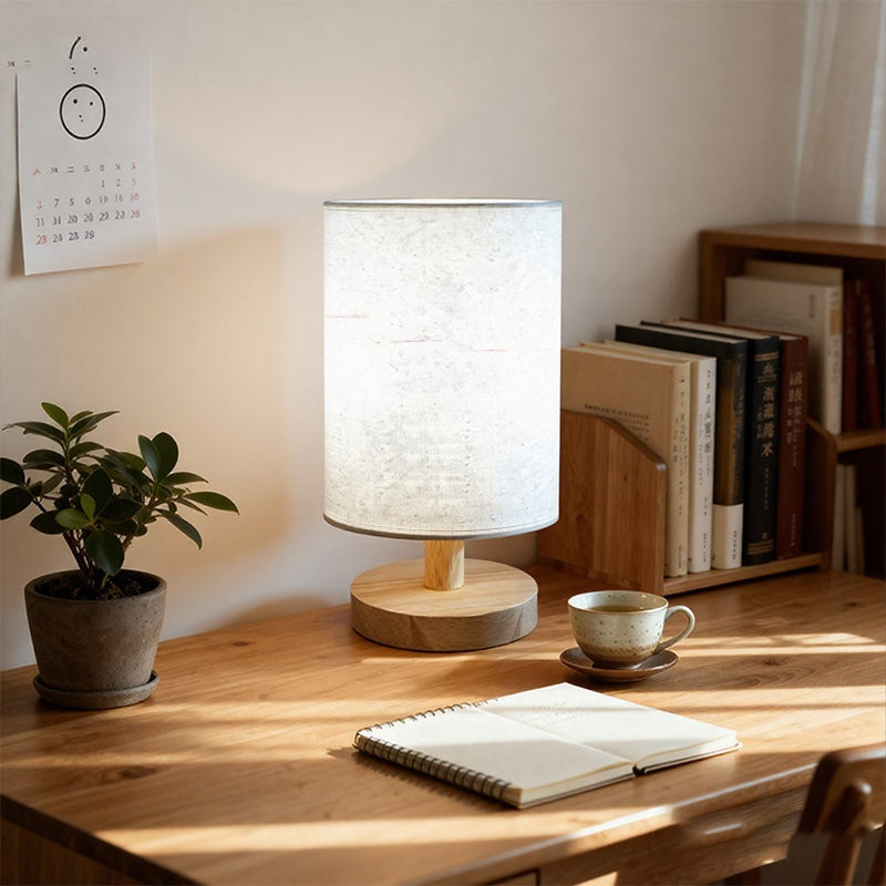Une lampe de chevet en tissu imprimé de brume