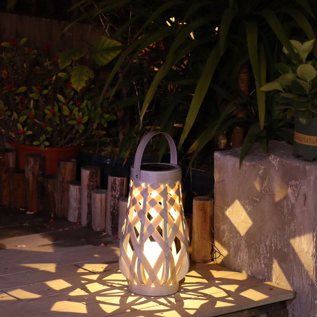 Lanterne solaire tressée grise effet osier, IP44, 27 cm de haut
