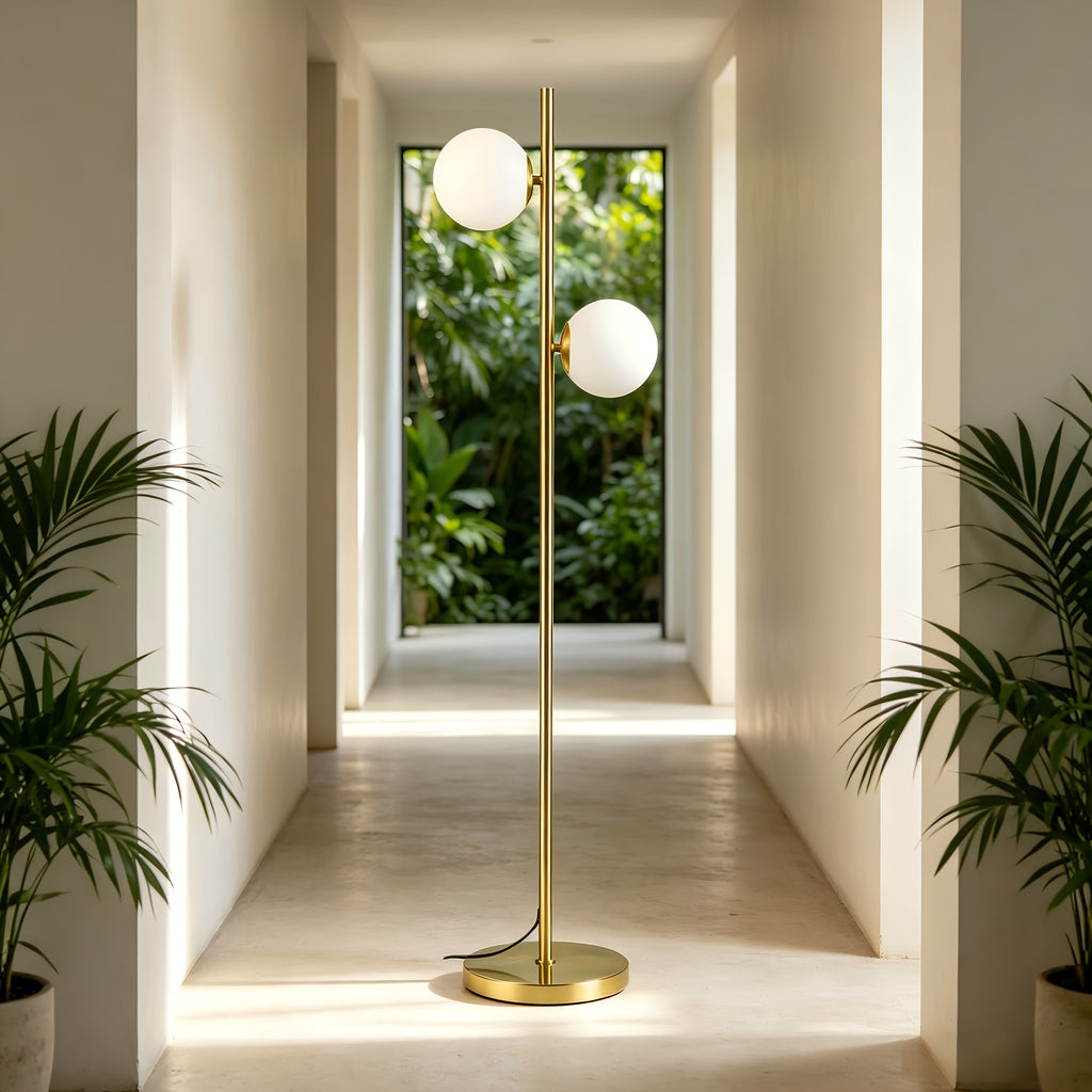 Lampadaire à deux sphères opalines sur tige dorée pour entrée, 166 cm