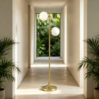 Lampadaire à deux sphères opalines sur tige dorée pour entrée, 166 cm