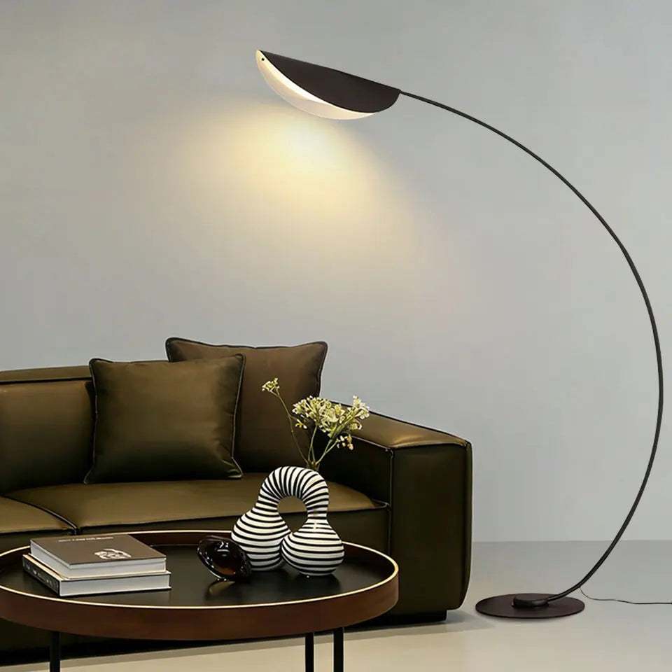 Lampadaire sculptural en arc à abat-jour feuille noire