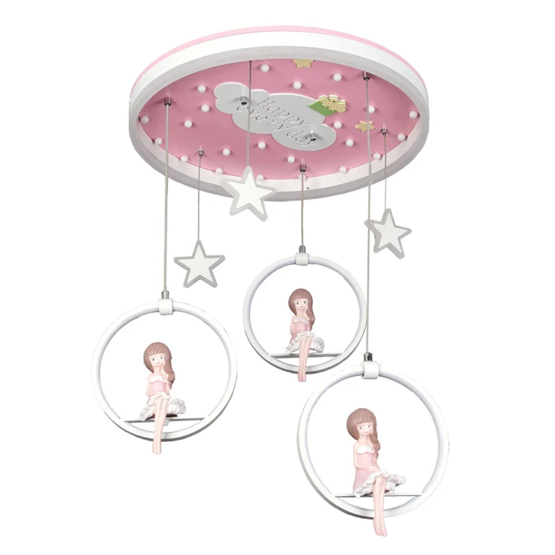Lustre à balançoires et figurines pour chambre de fille