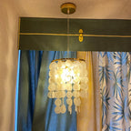 Lustre en coquillages nacrés à cascade, armature chromée ou dorée