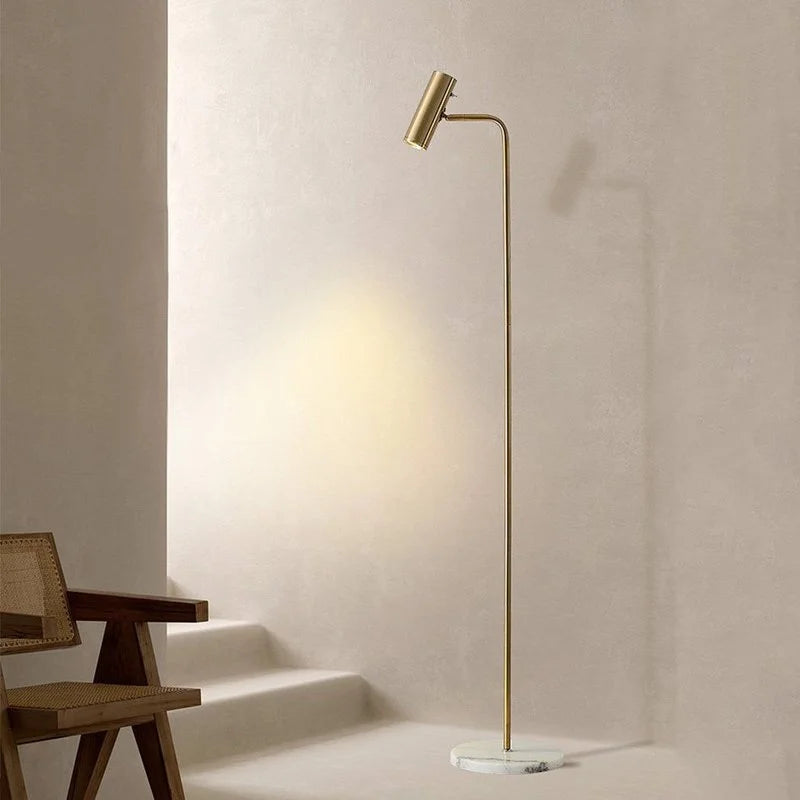 Lampadaire liseuse fin à spot cylindrique et socle en marbre