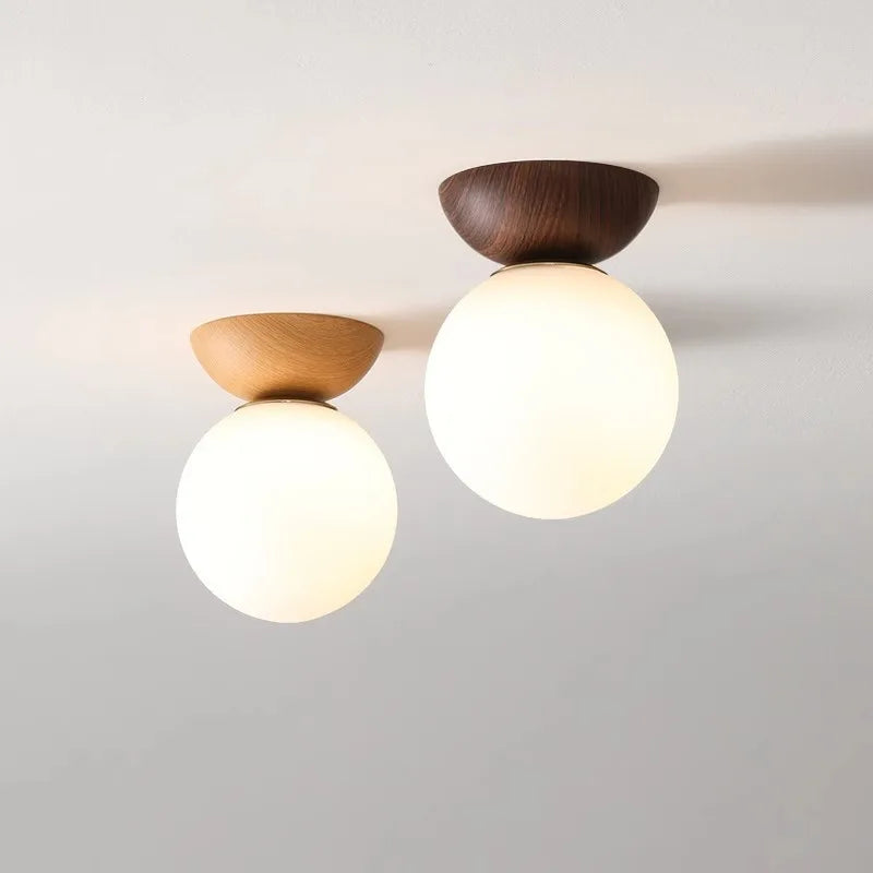 Petit plafonnier globe en verre opalin et coupelle effet bois, Ø 16 cm