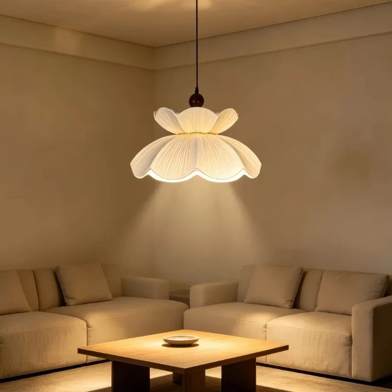 Suspension fleur en tissu plissé blanc et boule en bois, Ø 40 à 60 cm