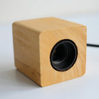 Lampe de chevet cube en bois clair, douille E27 pour ampoule apparente