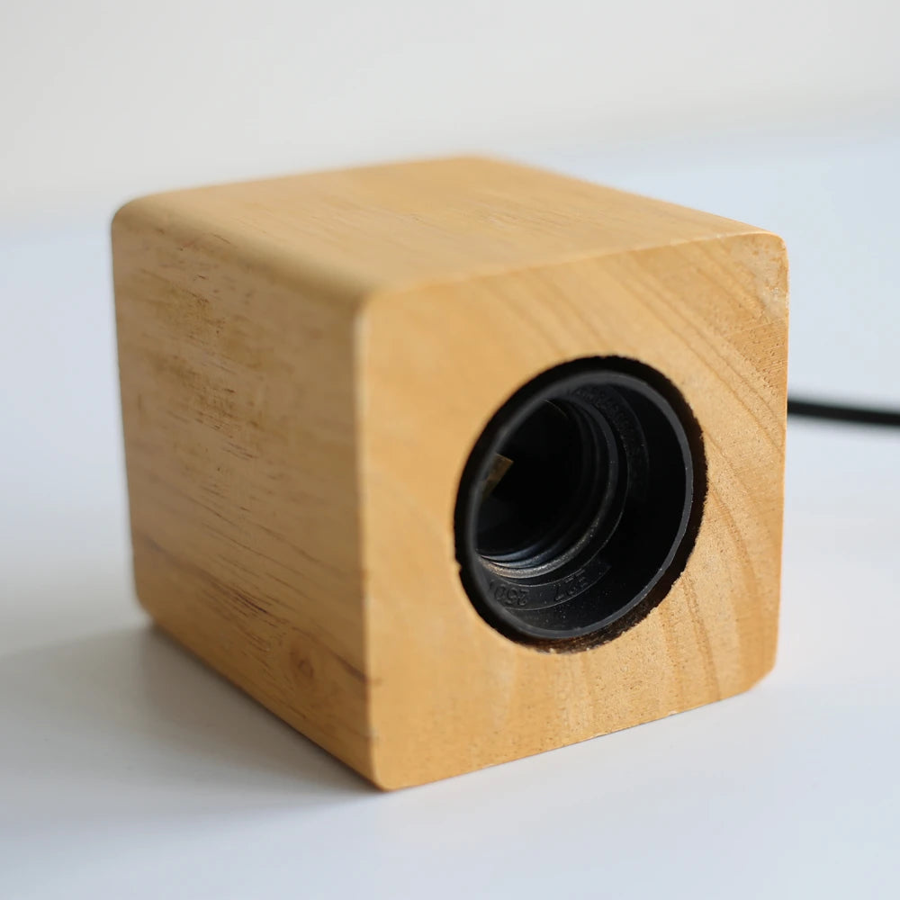 Lampe de chevet cube en bois clair, douille E27 pour ampoule apparente