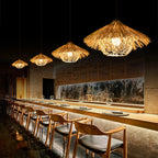 Lustre chapeau de paille sur nid en bambou, beige ou marron