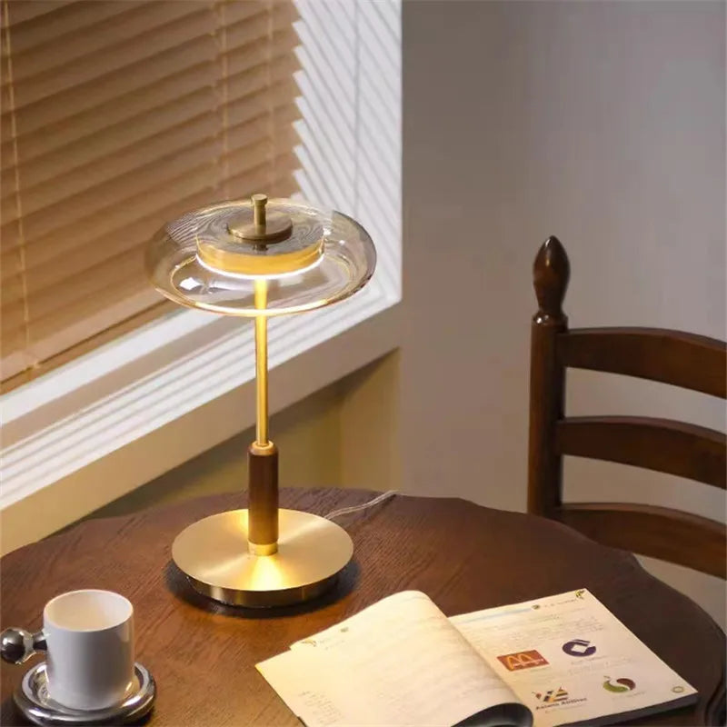 Lampadaire coupelle en verre, tige dorée et manchon en bois, 128 cm