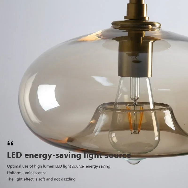 Plafond bas : un galet de verre discret