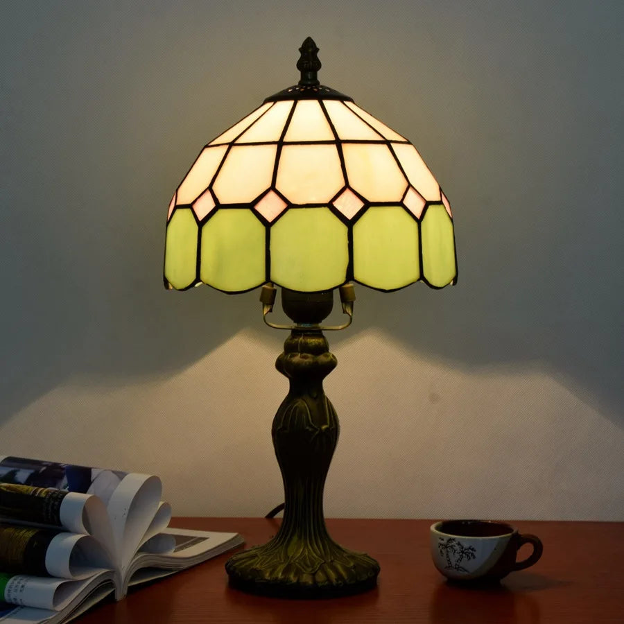 Lampe Tiffany en verre teinté vert tendre, abat-jour Ø 20 cm