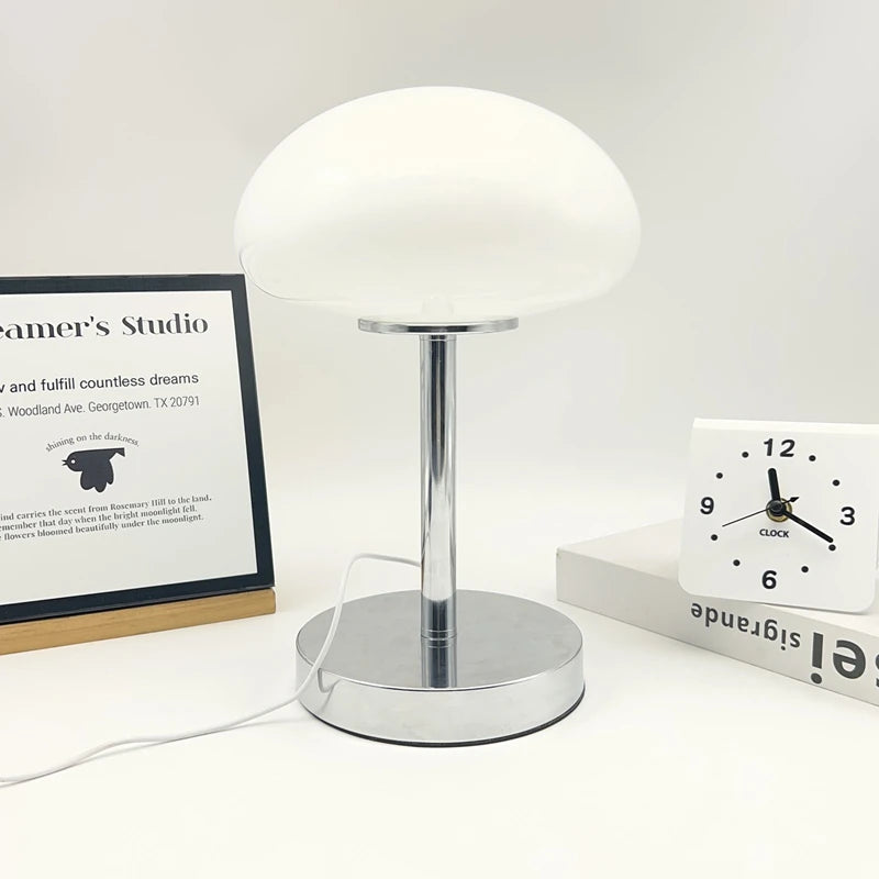 Une lampe d'appoint rétro pour le salon
