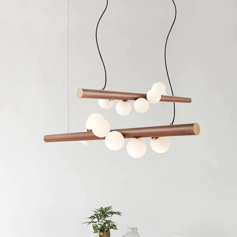 Suspension en bois et globes de verre opalin, 5 ou 7 lumières