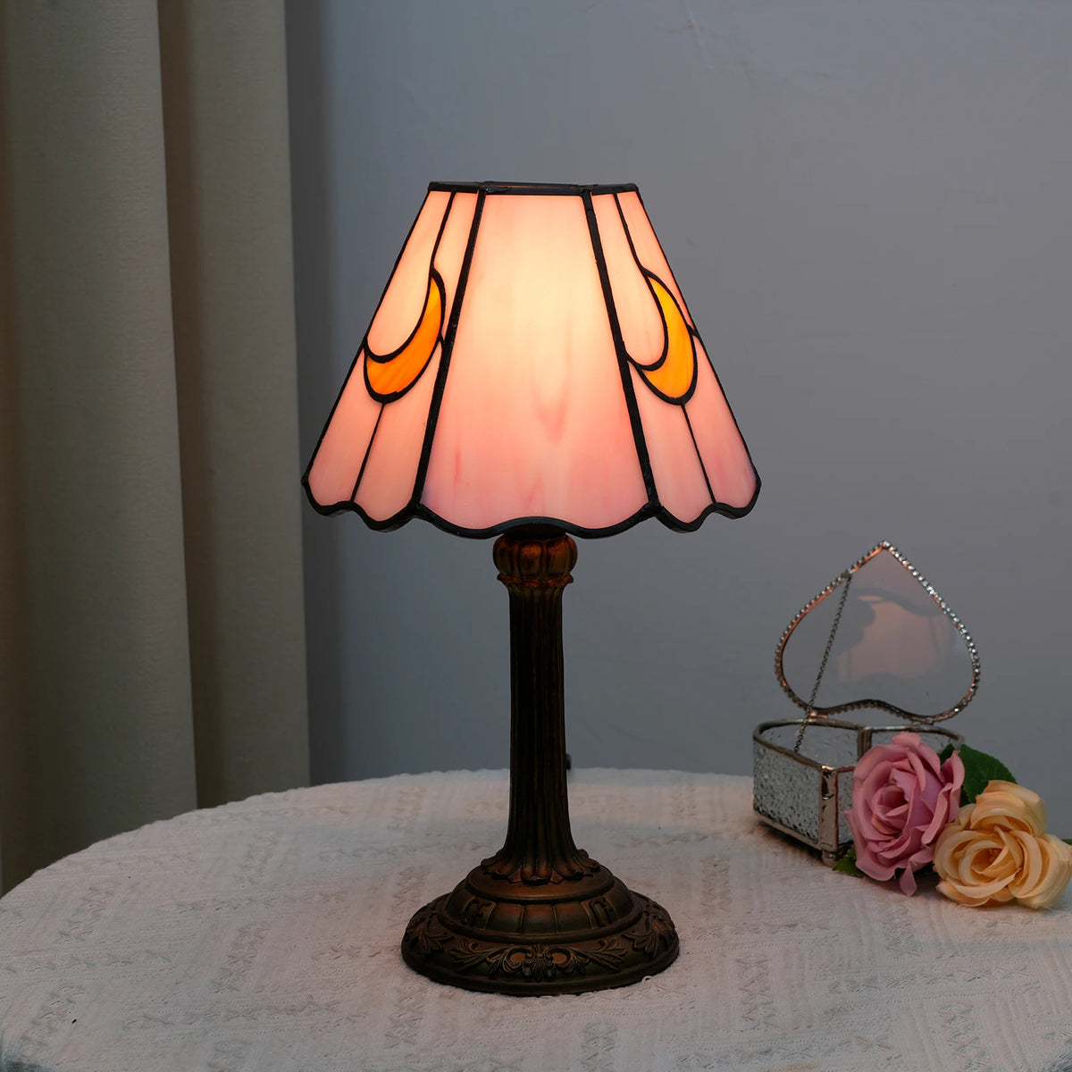 Lampe de chevet façon Tiffany aux croissants de lune