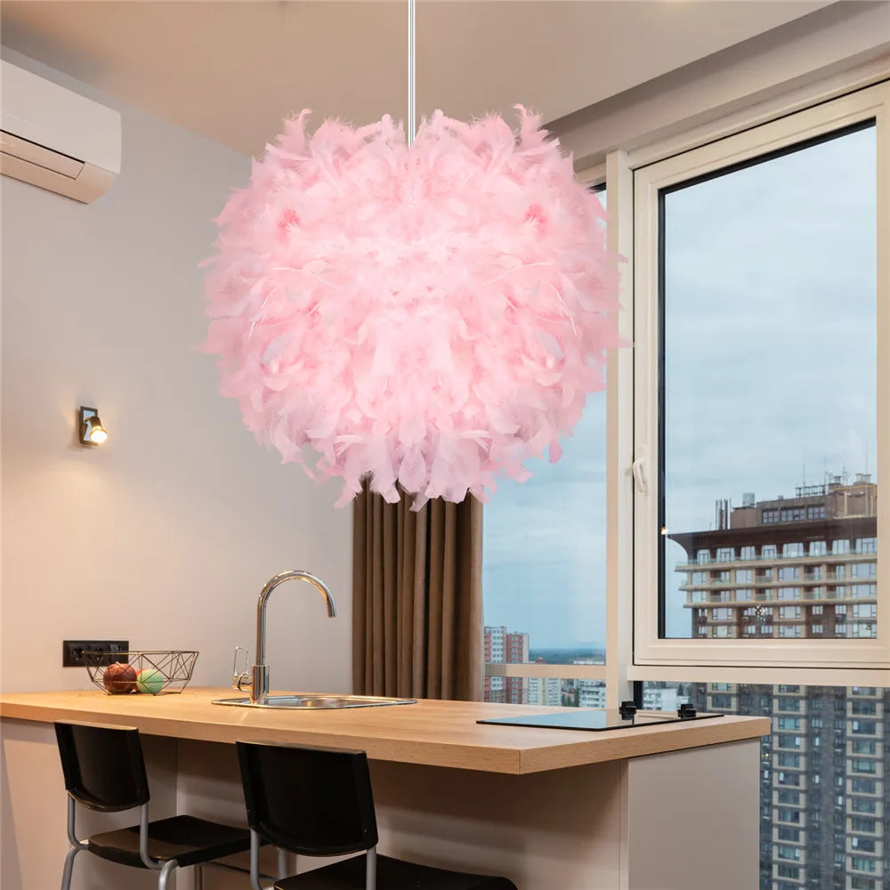 Lustre boule en plumes pour un éclairage tamisé