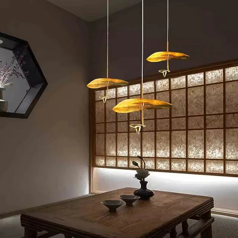 Suspension LED feuille de cuivre doré et tige courbe, de 20 à 35 cm