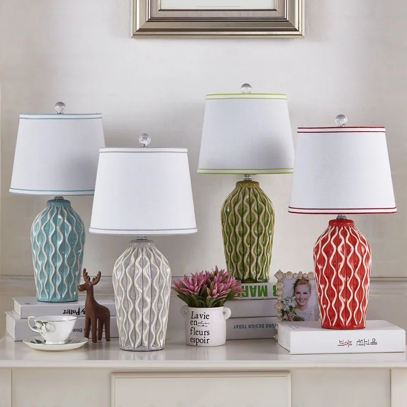 Lampe en céramique à reliefs ondulés, abat-jour en tissu, 50 cm