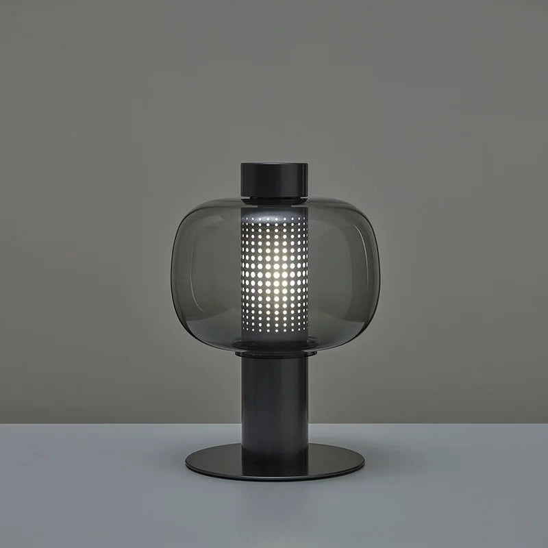 Lampe lanterne en verre et cylindre de métal perforé, 42 cm