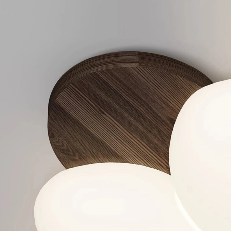 Plafonnier fleur en bois massif et pétales opalins, LED trois teintes