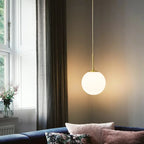 Suspension globe en verre opalin Ø 15 cm, 1 à 3 boules en cascade