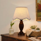 Lampe de chevet pied en bois tourné, abat-jour blanc festonné, E27