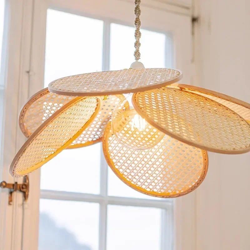 Suspension fleur en cannage de rotin à cinq pétales, Ø 30 à 60 cm