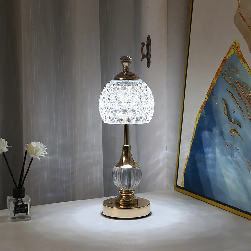 Lampe de chevet sans fil, dôme en acrylique taillé et pied doré