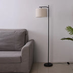 Lampadaire à potence noir, abat-jour en tissu ou en rotin tressé