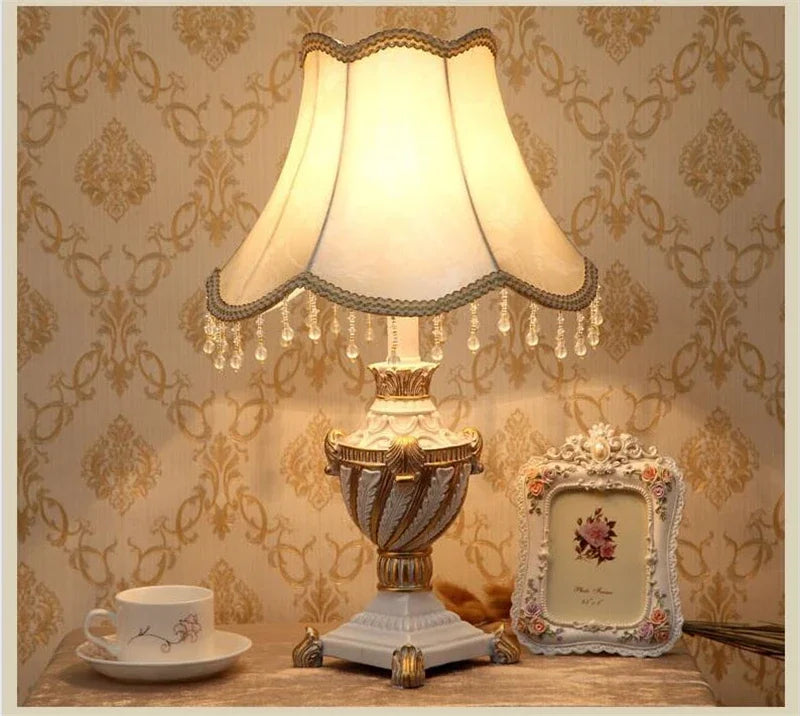 Une lampe de boudoir pour une chambre romantique