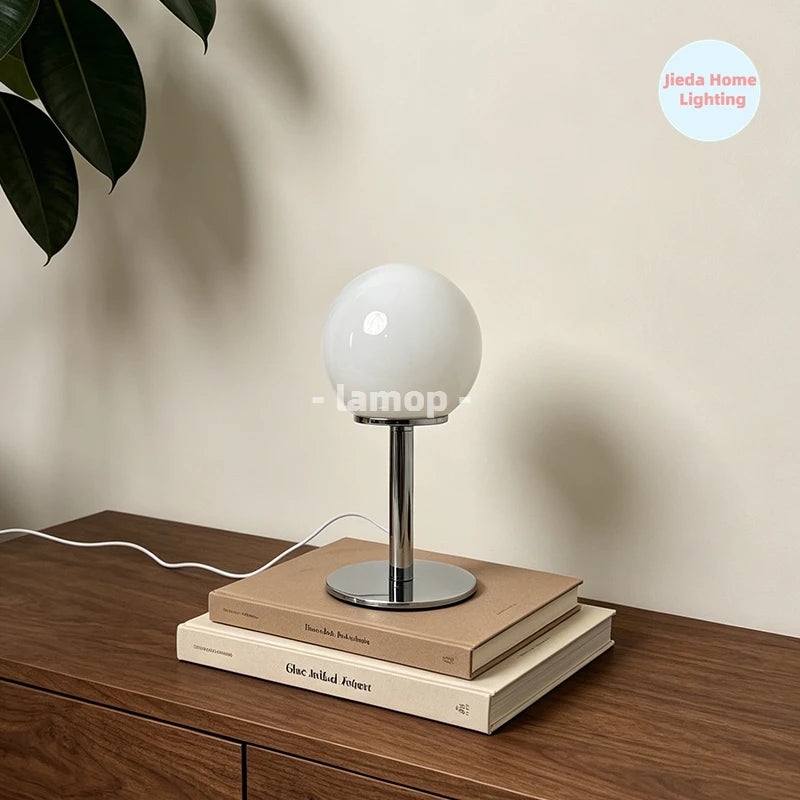 Lampe de chevet globe en verre de 12 cm sur tige chromée, 24 cm