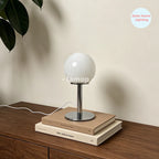 Lampe de chevet globe en verre de 12 cm sur tige chromée, 24 cm