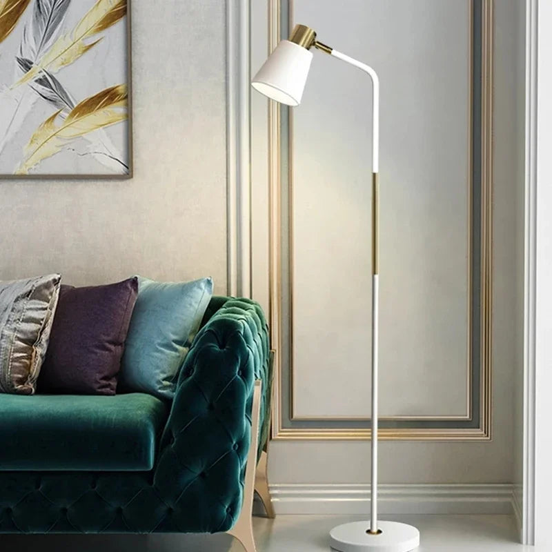 Lampadaire liseuse à tête orientable et finitions dorées, 3 coloris