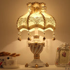 Lampe vintage en résine, abat-jour en dentelle à pampilles, 50 cm