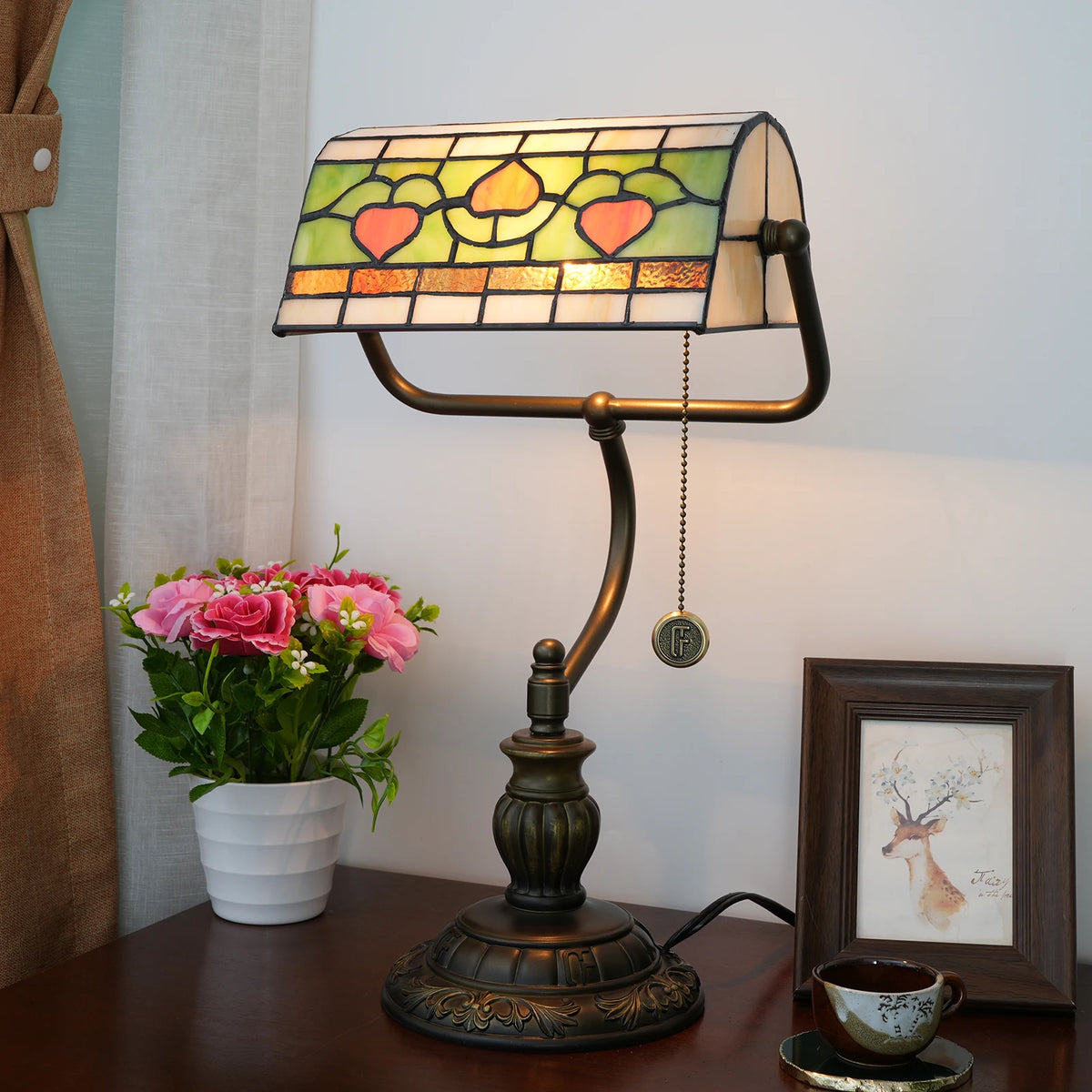 Une lampe de bibliothèque pour bureau et salon