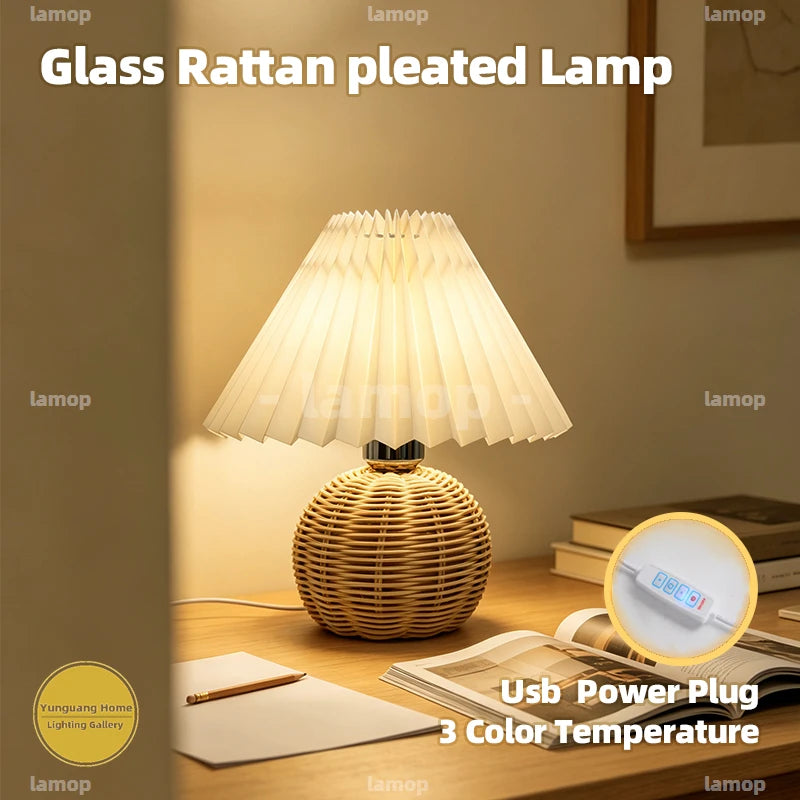 Lampe de chevet vichy ou fleurie, pied boule en rotin tressé, 28 cm