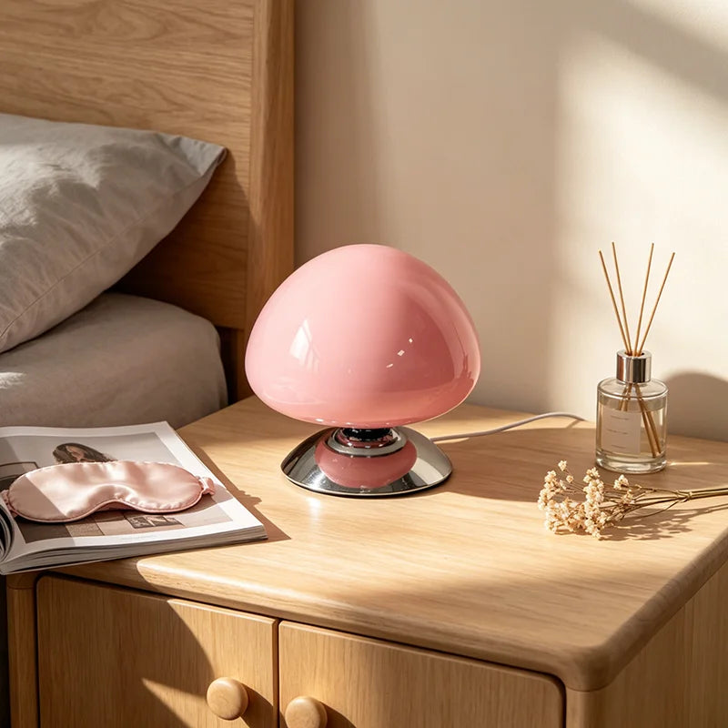 Une veilleuse colorée pour la chambre et l'étagère