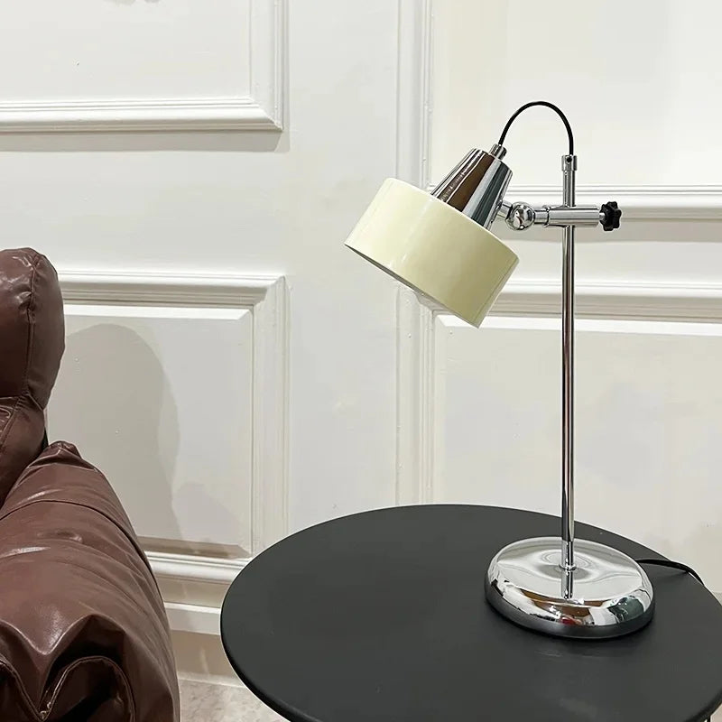 Tête laquée orientable sur pied en métal chromé
